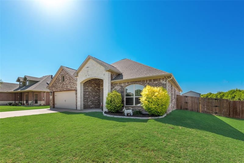 704 Carmen Ana Avenue, Grandview TX 76050 - Photo 4