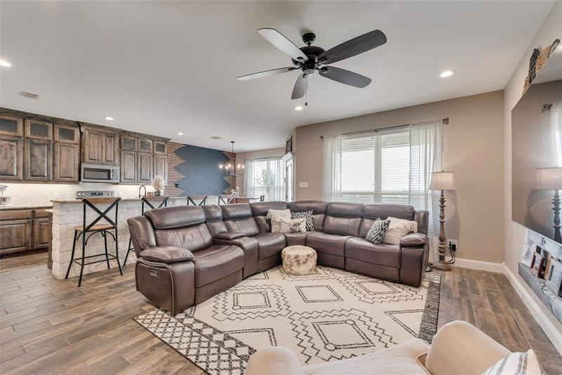 704 Carmen Ana Avenue, Grandview TX 76050 - Photo 8