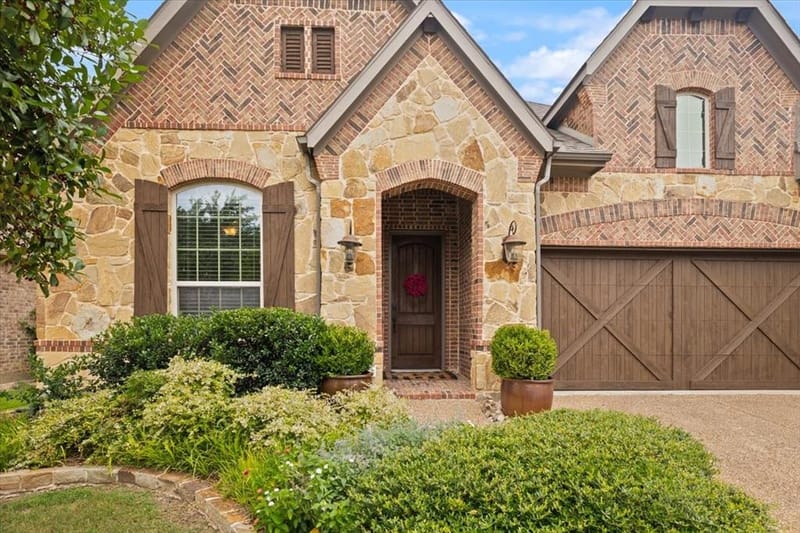 2831 Sherwood Drive, Trophy Club TX 76262 - Photo 2