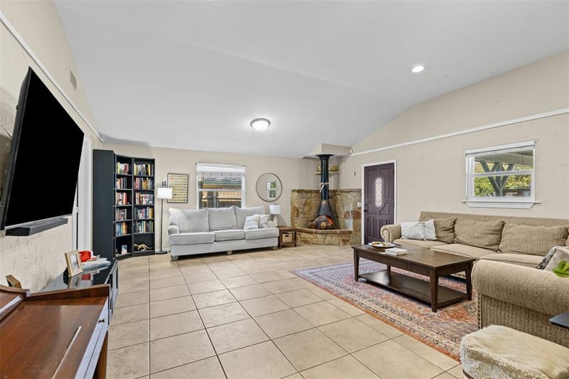 5117 Curzon Avenue, Fort Worth TX 76107 - Photo 4