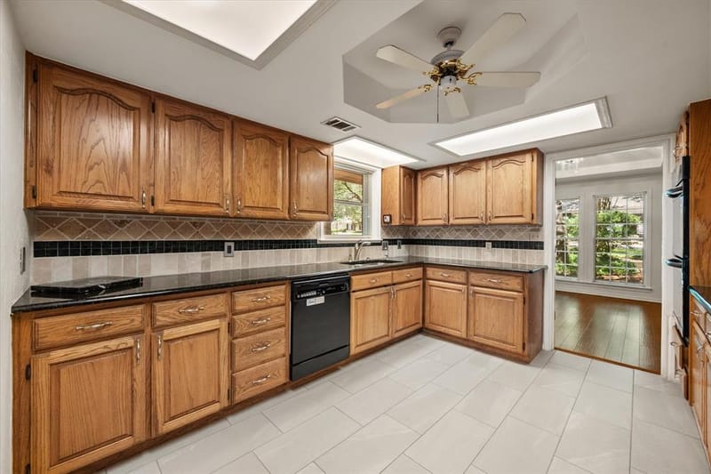 3425 Bridlegate Drive, Arlington TX 76016 - Photo 9