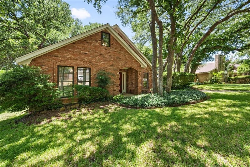 3425 Bridlegate Drive, Arlington TX 76016 - Photo 4