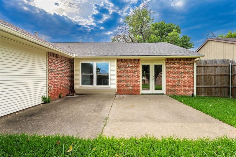 128 Kingsbridge Drive, Garland TX 75040 - Photo 2