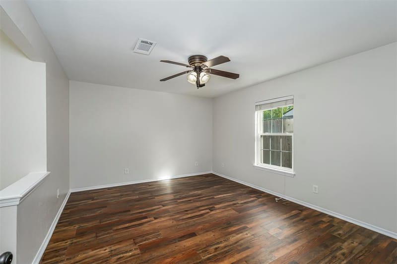 128 Kingsbridge Drive, Garland TX 75040 - Photo 9