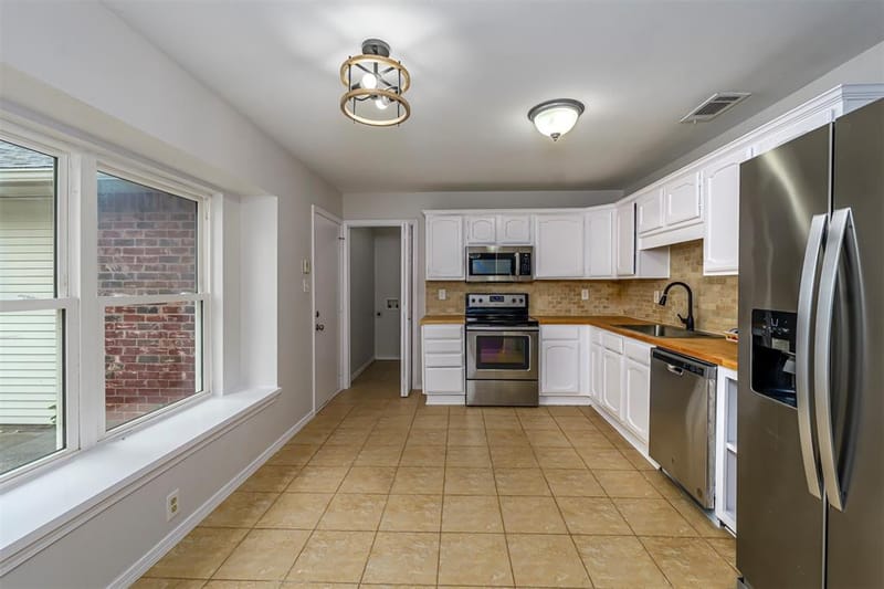 128 Kingsbridge Drive, Garland TX 75040 - Photo 4