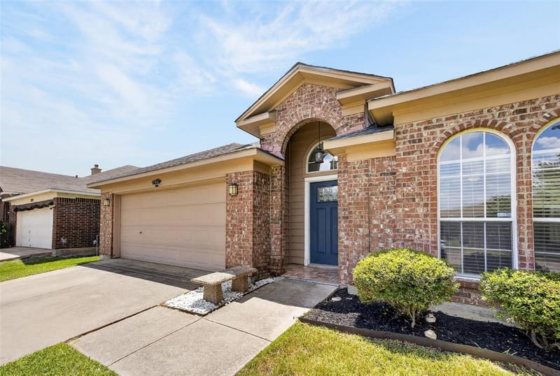 1025 Highland Station Drive, Saginaw TX 76131 - Photo 6