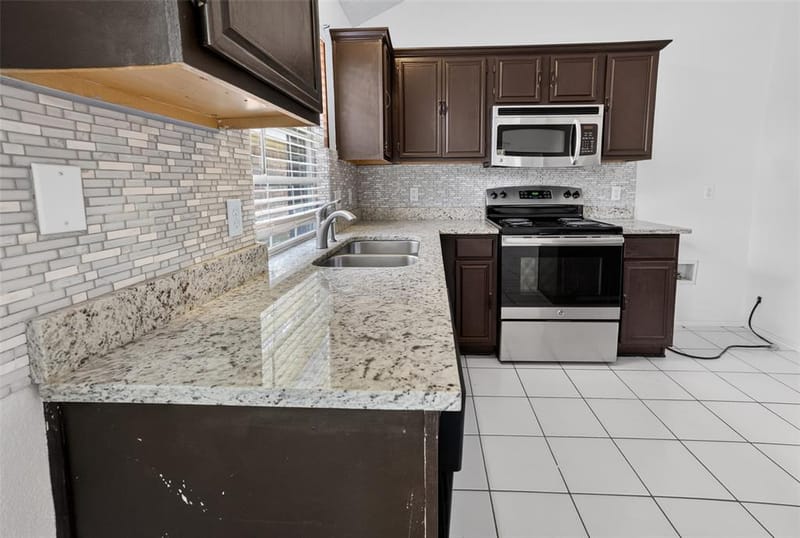 1025 Highland Station Drive, Saginaw TX 76131 - Photo 16