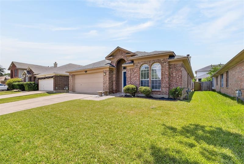 1025 Highland Station Drive, Saginaw TX 76131 - Photo 7