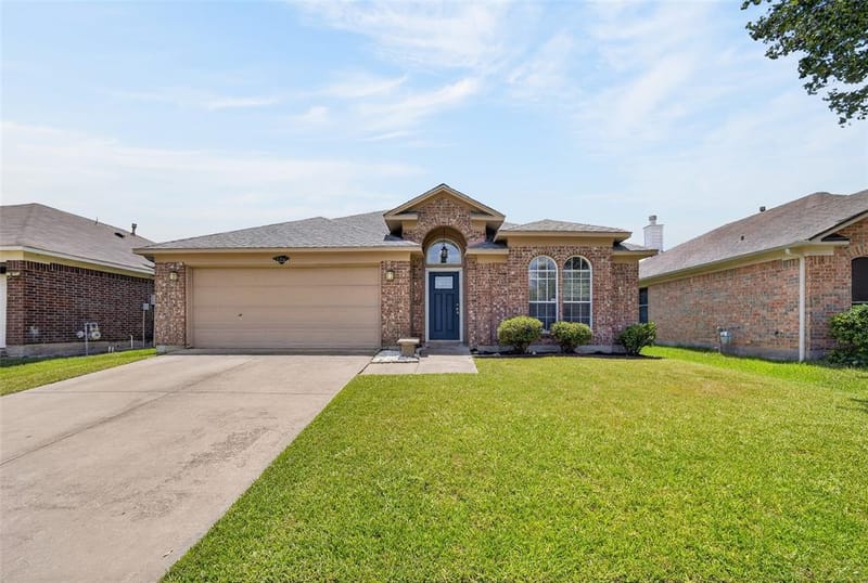 1025 Highland Station Drive, Saginaw TX 76131 - Photo 9