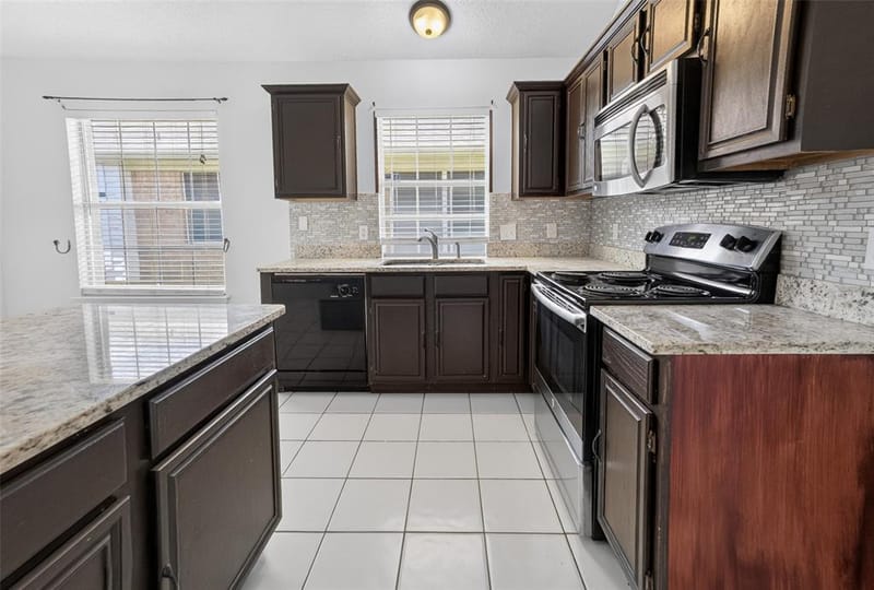 1025 Highland Station Drive, Saginaw TX 76131 - Photo 15