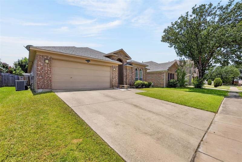 1025 Highland Station Drive, Saginaw TX 76131 - Photo 8