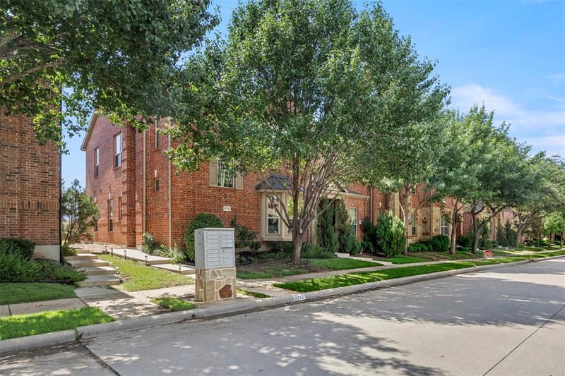 8712 Iron Horse Drive, Irving TX 75063 - Photo 2