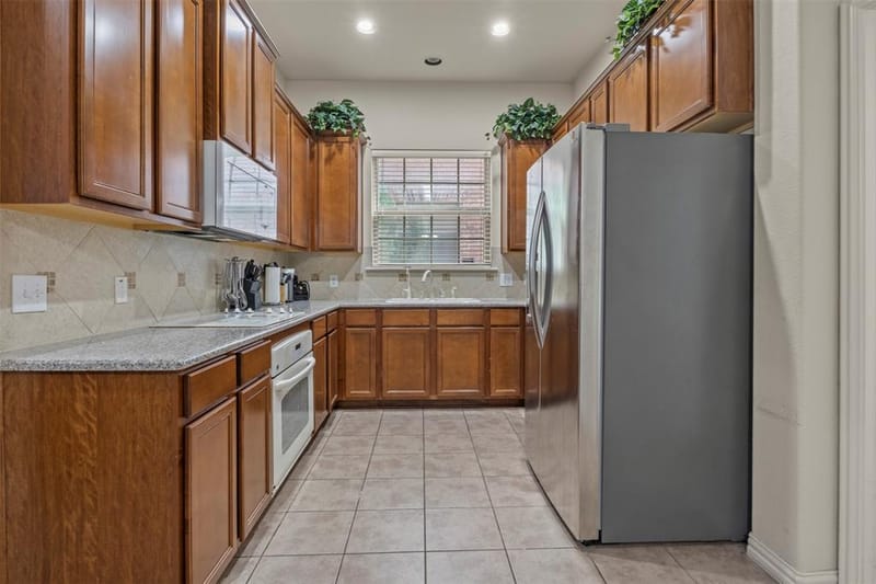 8712 Iron Horse Drive, Irving TX 75063 - Photo 6