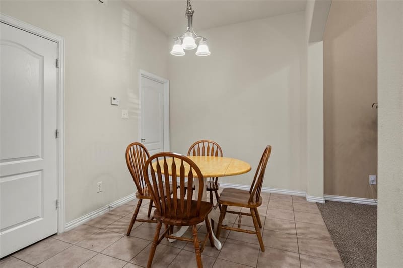 8712 Iron Horse Drive, Irving TX 75063 - Photo 7