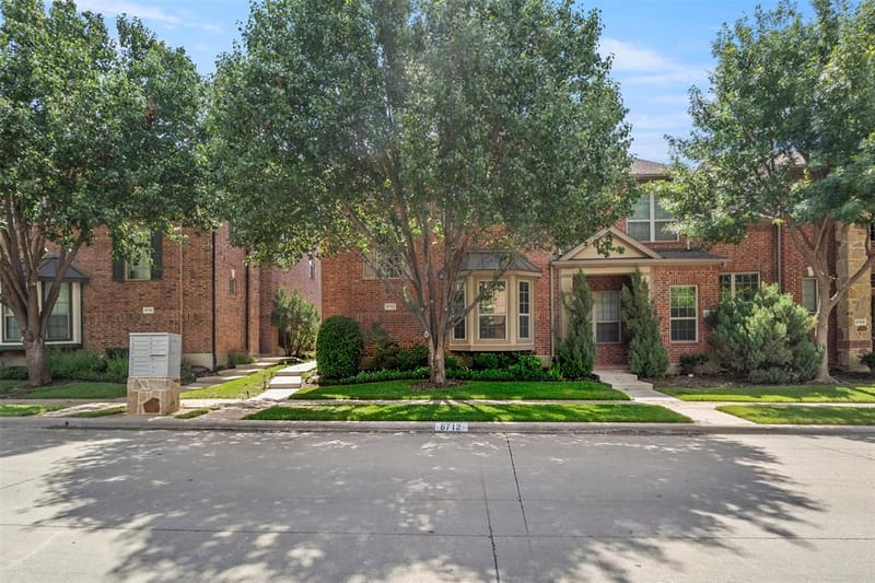 8712 Iron Horse Drive, Irving TX 75063 - Photo 3