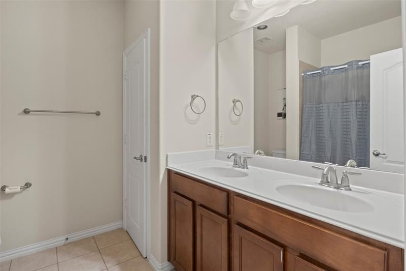 8712 Iron Horse Drive, Irving TX 75063 - Photo 20