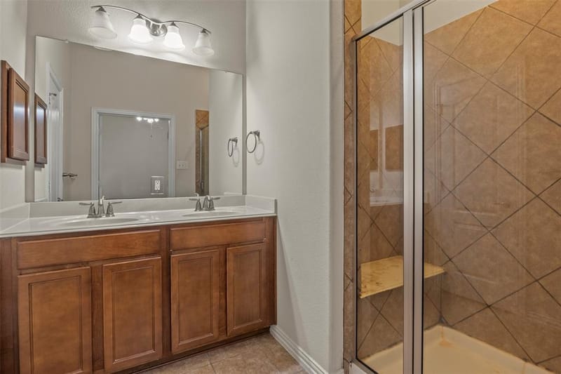 8712 Iron Horse Drive, Irving TX 75063 - Photo 14
