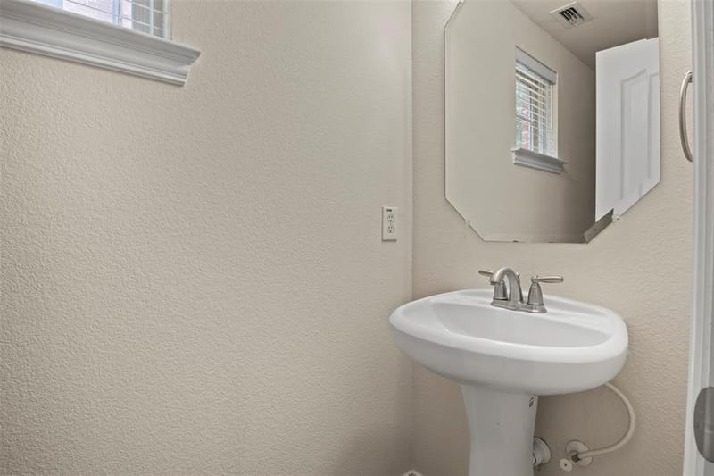 8712 Iron Horse Drive, Irving TX 75063 - Photo 15