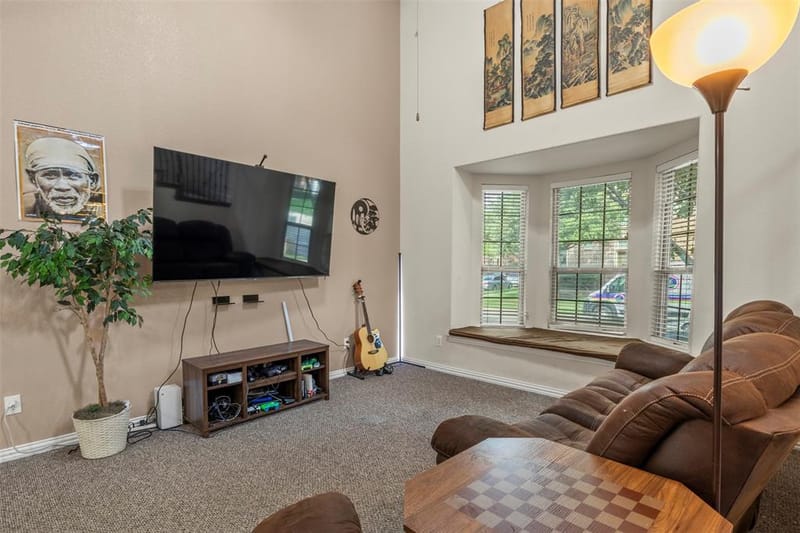 8712 Iron Horse Drive, Irving TX 75063 - Photo 11