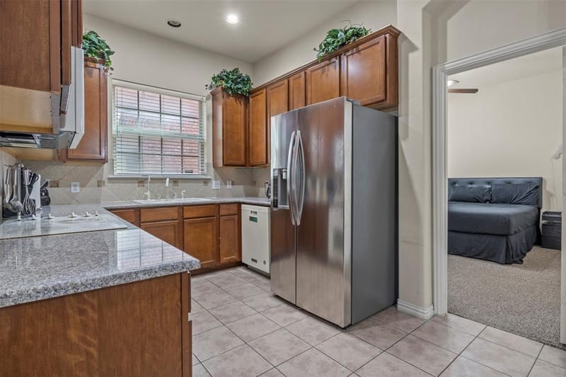 8712 Iron Horse Drive, Irving TX 75063 - Photo 4