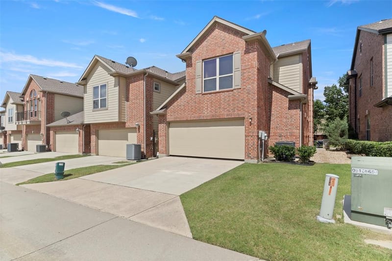 8712 Iron Horse Drive, Irving TX 75063 - Photo 25