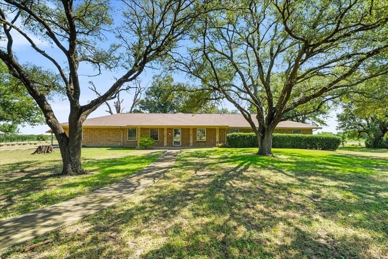 1642 NW County Road 1040, Corsicana TX 75110