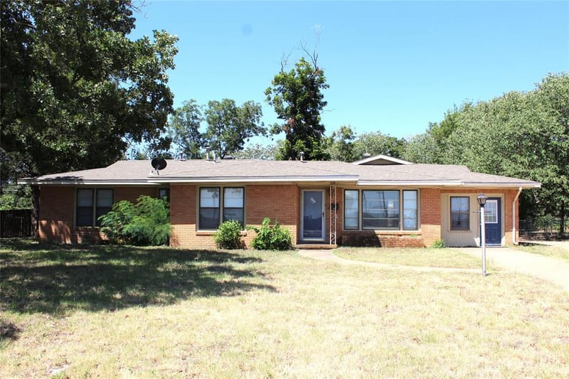860 N Harbin Drive, Stephenville TX 76401 - Photo 2