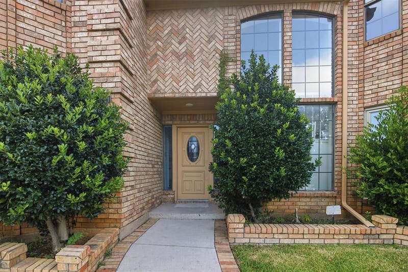 6701 Mt Vernon Court, Arlington TX 76017 - Photo 2