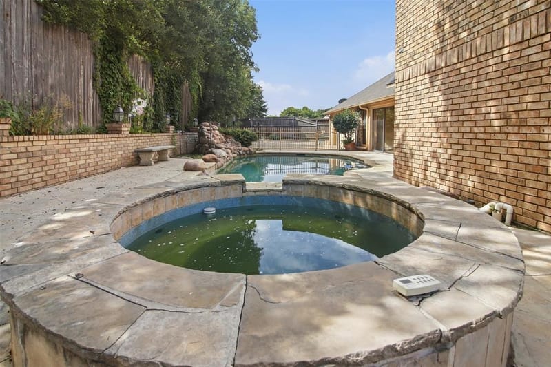 6701 Mt Vernon Court, Arlington TX 76017 - Photo 6