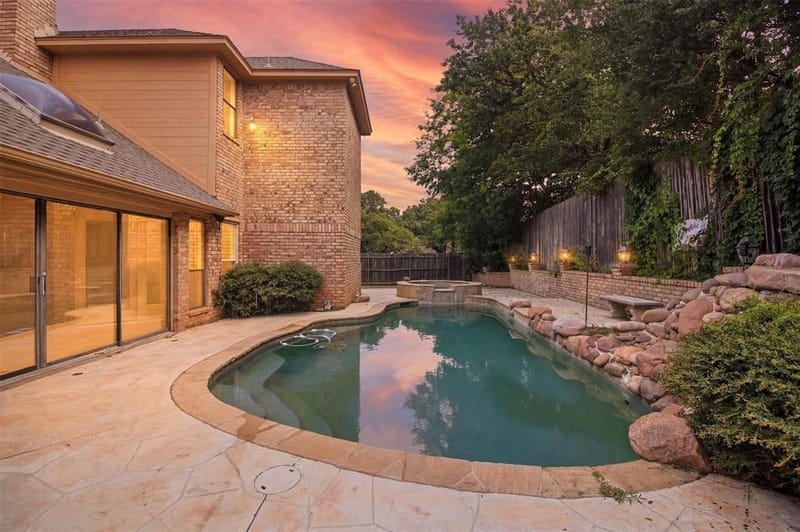 6701 Mt Vernon Court, Arlington TX 76017 - Photo 5