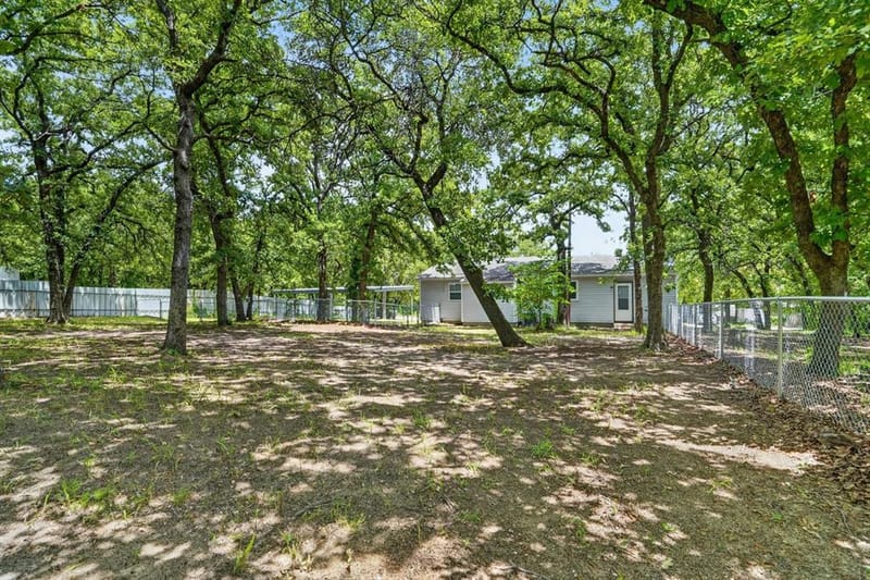 186 Garnet Road, Springtown TX 76082 - Photo 31