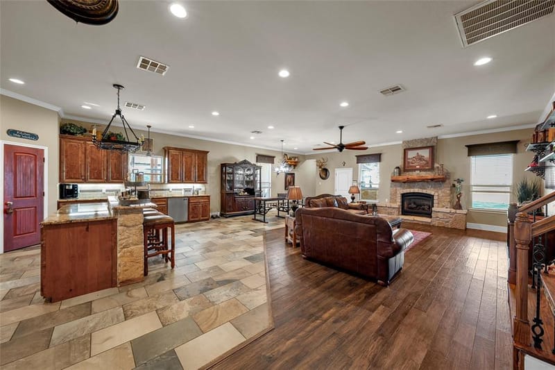 180 Hcr 2224 E, Aquilla TX 76622 - Photo 5