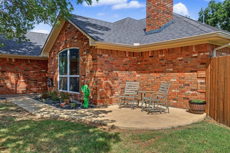 202 Daniel Court, Collinsville TX 76233 - Photo 3
