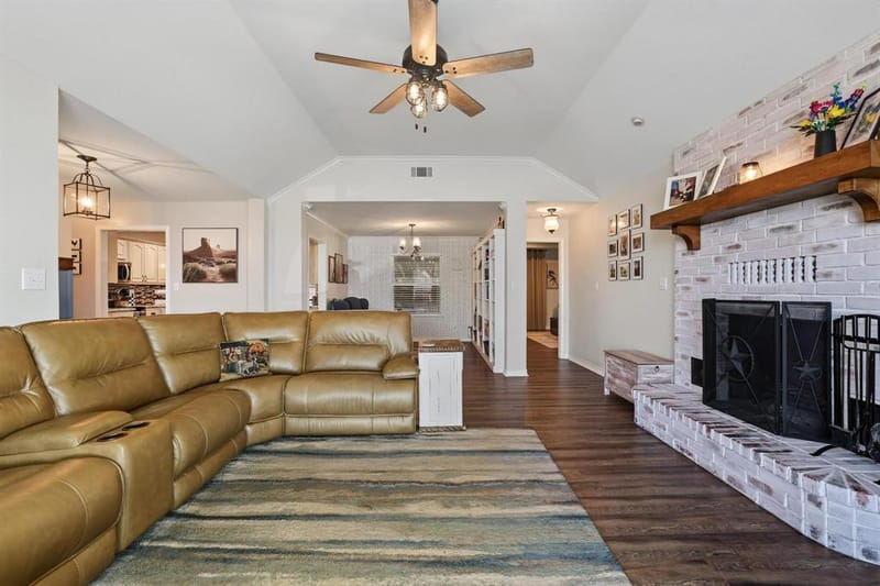 202 Daniel Court, Collinsville TX 76233 - Photo 4