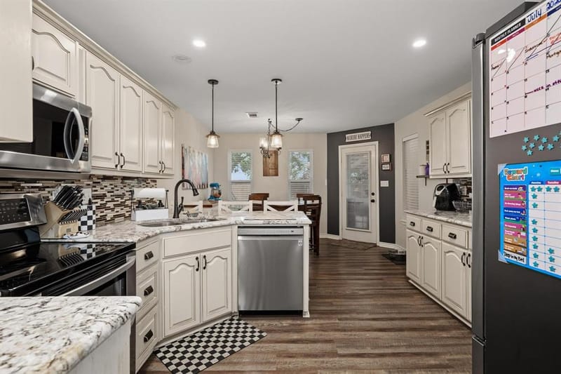 202 Daniel Court, Collinsville TX 76233 - Photo 8