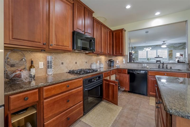 1429 Fox Run Drive, Irving TX 75063 - Photo 6