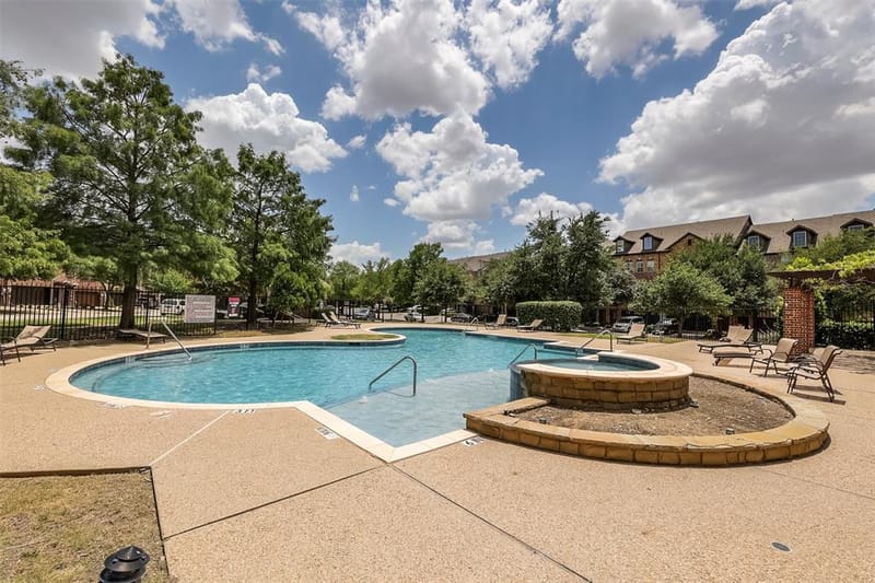 1429 Fox Run Drive, Irving TX 75063 - Photo 32