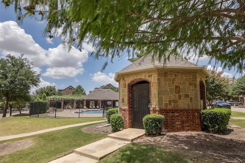 1429 Fox Run Drive, Irving TX 75063 - Photo 33