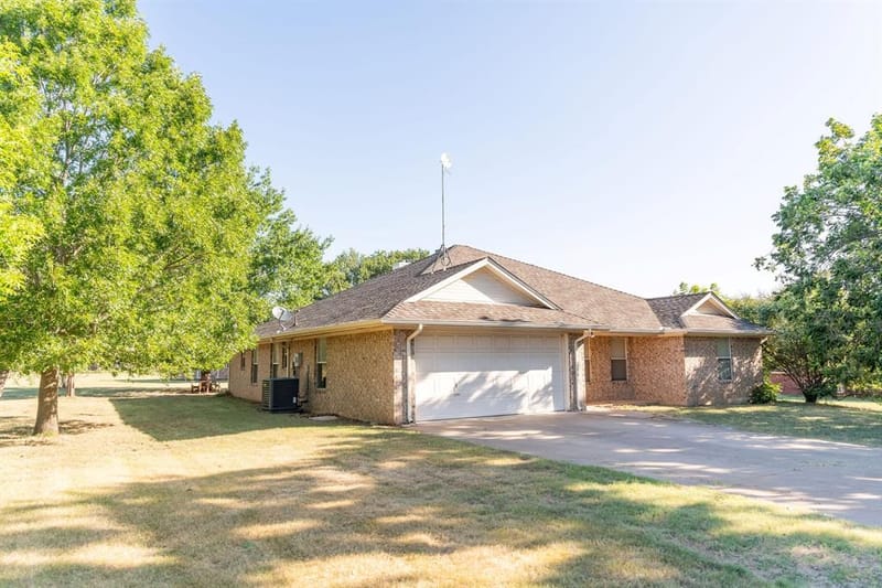 1193 County Road 318, Glen Rose TX 76043 - Photo 2