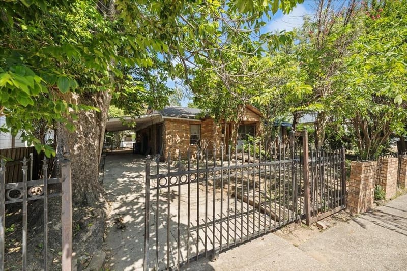 3907 Odessa Street, Dallas TX 75212 - Photo 2