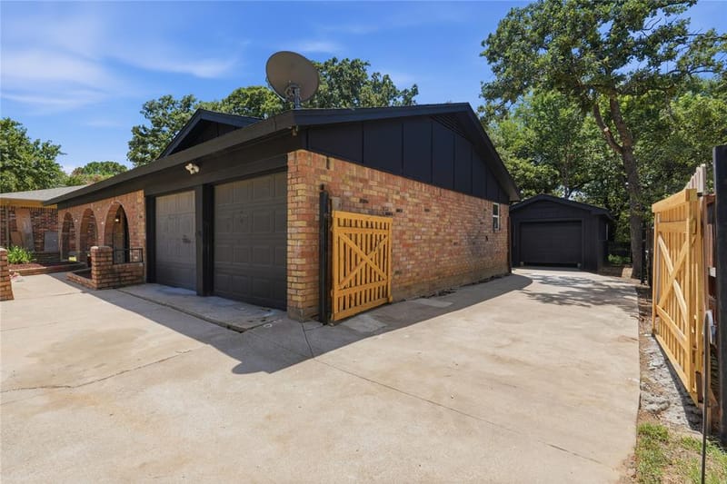 2706 Mintwood Place, Arlington TX 76016 - Photo 2