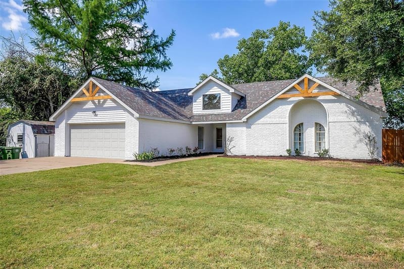 1401 Cheyenne Trail, Granbury TX 76048 - Photo 2