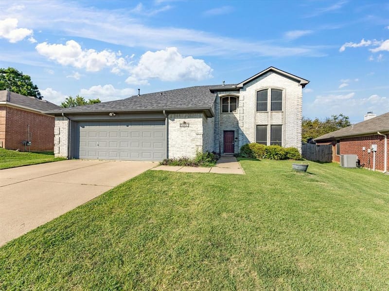 5004 Vaquero Drive, Arlington TX 76017 - Photo 2