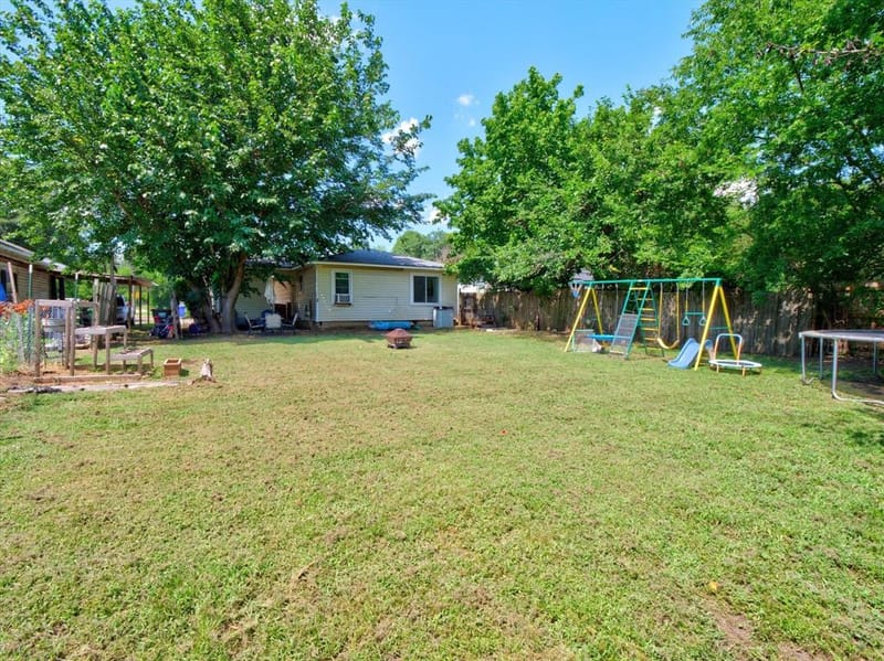 626 E South Street, Whitesboro TX 76273 - Photo 18