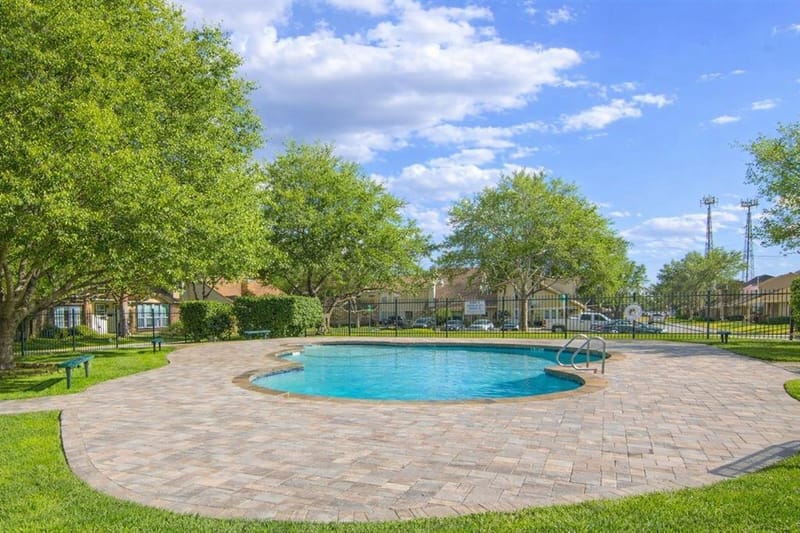 2035 Clubview Drive, Carrollton TX 75006 - Photo 12