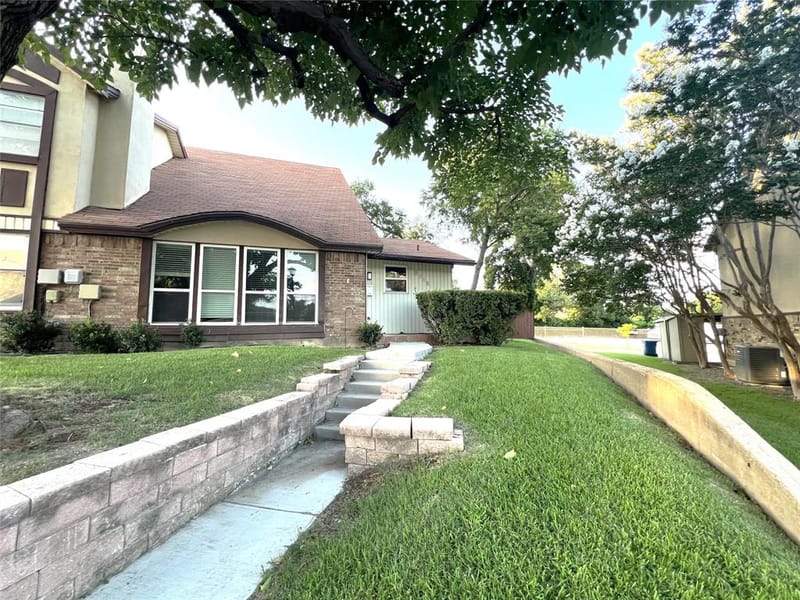 2035 Clubview Drive, Carrollton TX 75006 - Photo 11