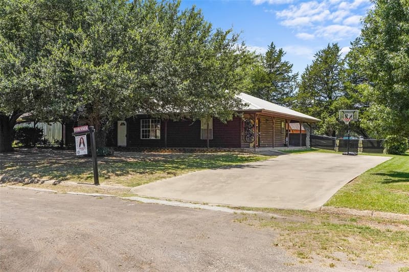 1112 Caprice Drive, Grand Saline TX 75140 - Photo 3