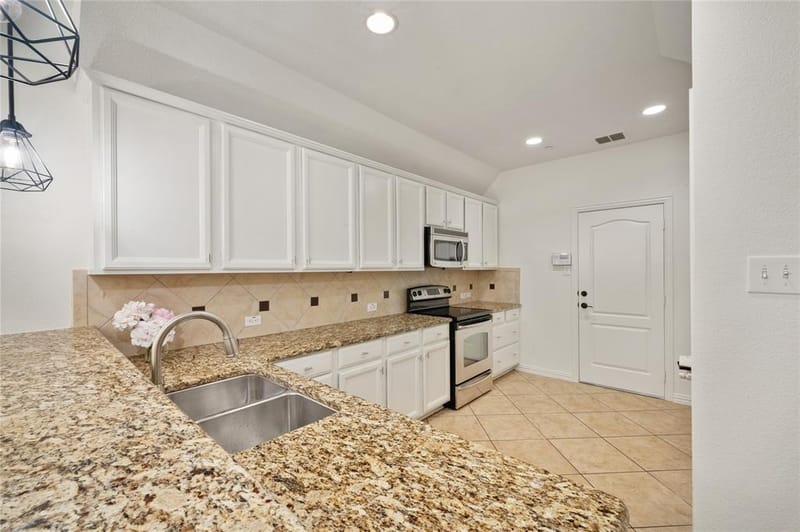 2661 Jacobson Drive, Lewisville TX 75067 - Photo 5