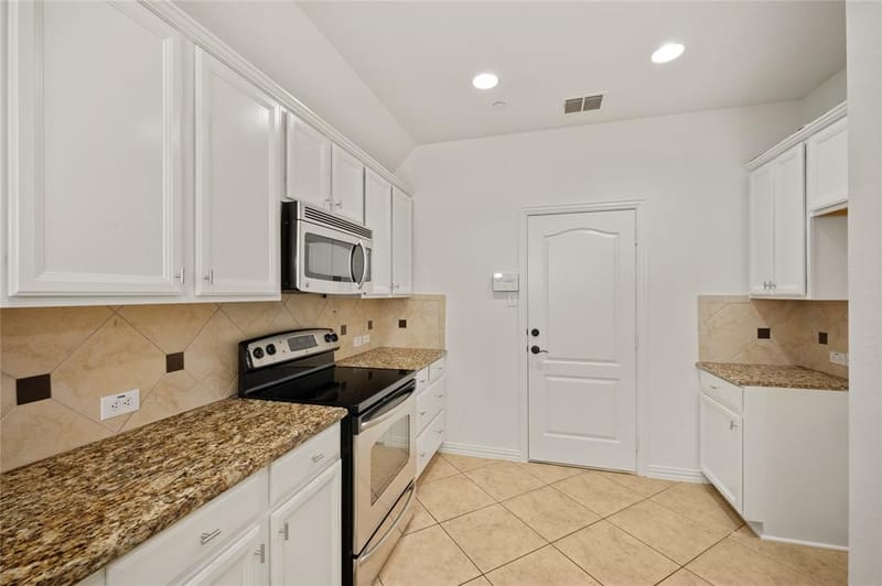 2661 Jacobson Drive, Lewisville TX 75067 - Photo 8