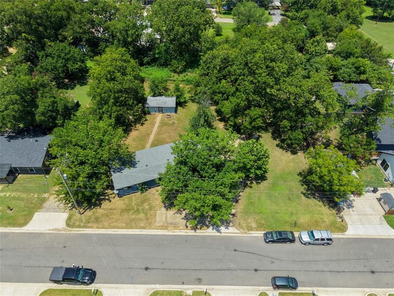 719 E Bullock Street, Denison TX 75021 - Photo 6